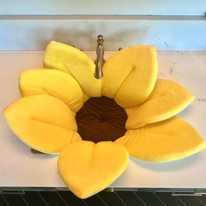 Blooming Bath Baby Sink Insert – Sunflower Plush Bath